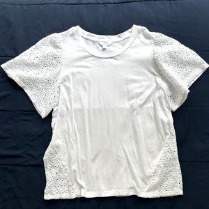 White top with lace / eyelet sleeves and waist